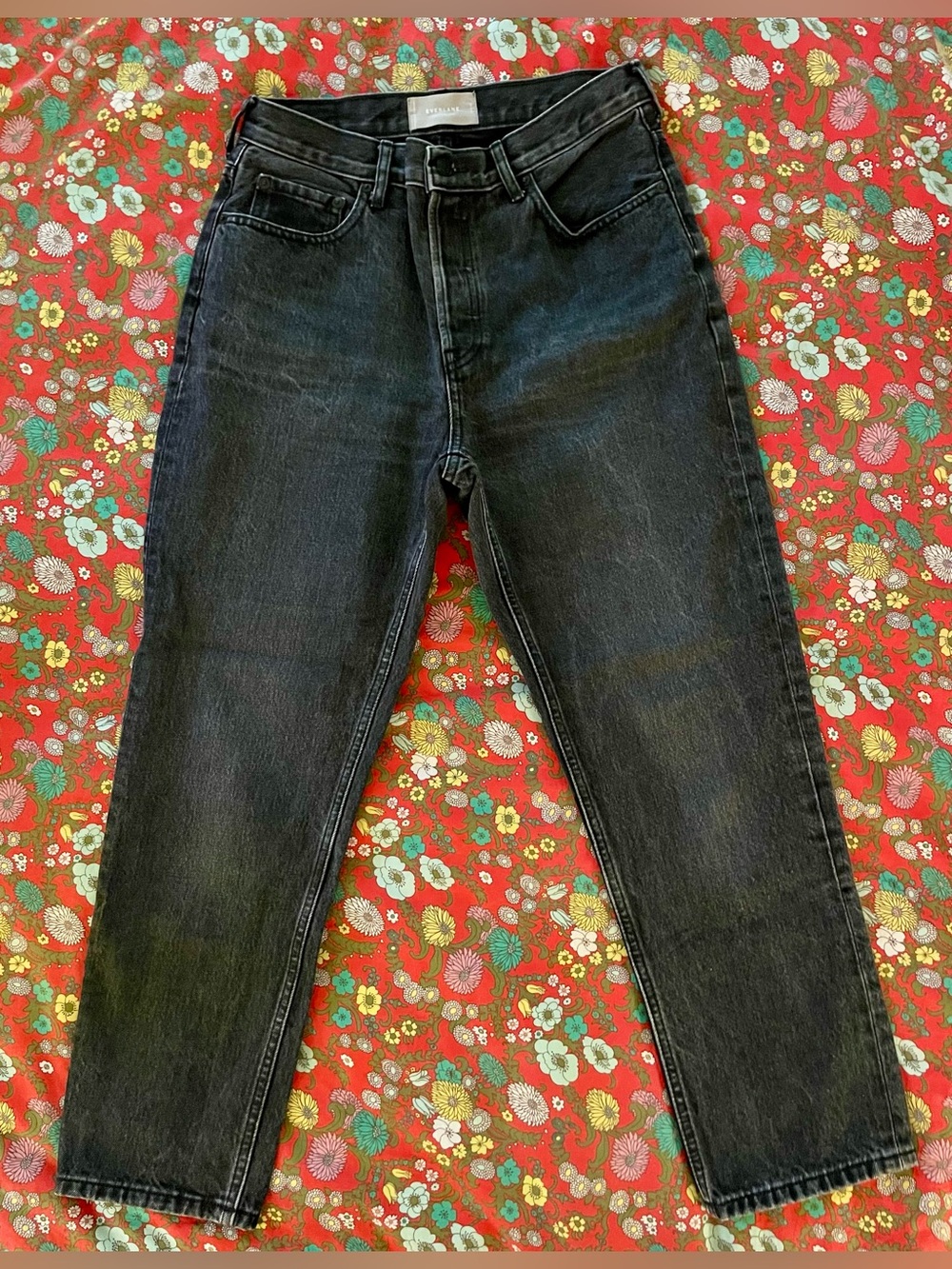 Everlane Cheeky Straight Jeans in Washed Black
